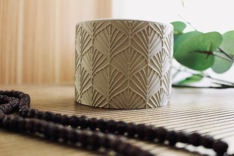 CONCRETE VINTAGE LEAF PLANTER